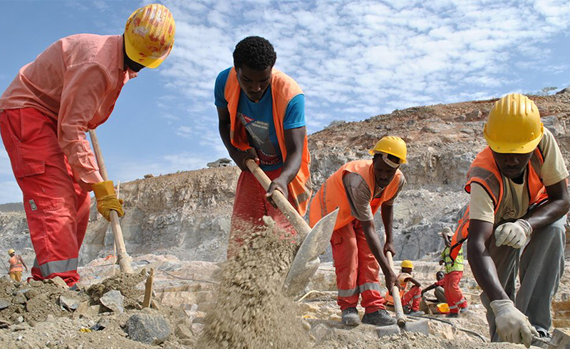 عمال بناء سد النهضة الأثيوبي