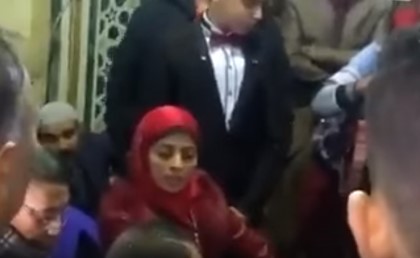فيديو: أول مأذونة ست في أسيوط بتكتب كتاب في مسجد عمر مكرم