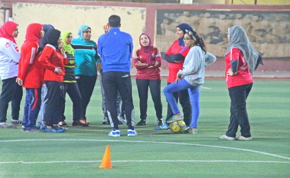 مركز شباب في المنيا عملوا أول فريق كرة قدم نسائية في الصعيد