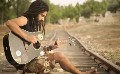 ازاي فنان واحد ممكن يبقى باند كامل؟ حوار مع المغني الأردني يزن صرايرة