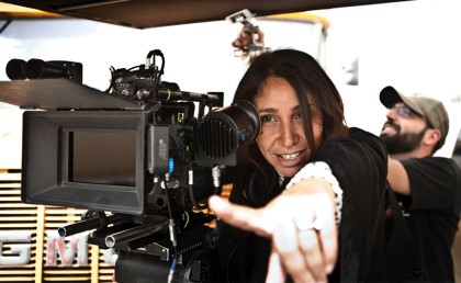 "كنت مخبية الكاميرا في السيارة": حوار مع هيفاء المنصور أول مخرجة سينمائية سعودية