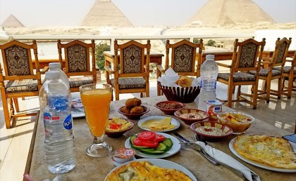 وزارة السياحة هتعمل أول كافيتيريا ومطعم لخدمة السياح في منطقة الأهرامات