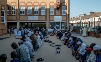 جماعة سرية في لندن هتدي جوايز للي يأذي المسلمين 