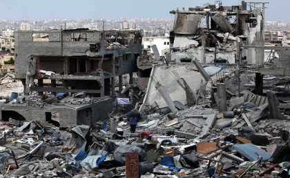 السعودية اتبرعت ب10 مليون دولار لإعادة إعمار البيوت اللي اتهدت في غزة بسبب الحرب