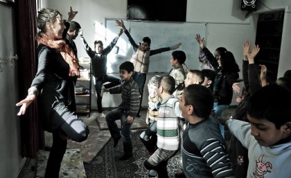 حوار مع أصحاب مدرسة بتعلم يوجا للاجئيين في الأردن عشان يتخطوا صدمة الحرب