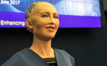 التأمين على الروبوت "صوفيا" بمليون دولار عشان تيجي مصر