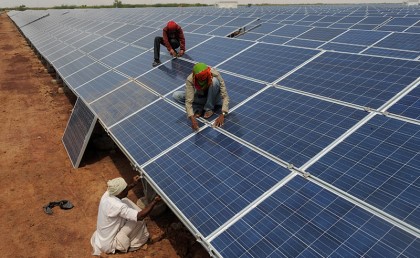 مصر هتعمل مجمع صناعي لإنتاج ألواح طاقة شمسية بتكلفة 2 مليار دولار