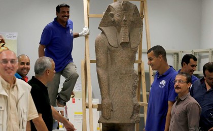 نقل تماثيل أثرية مصرية للمتحف الكبير تمهيدًا لافتتاحه في 2018