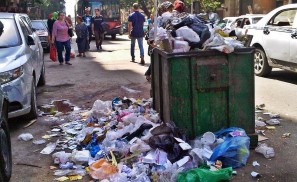 44.8% من المصريين بيرموا الزبالة في الشارع