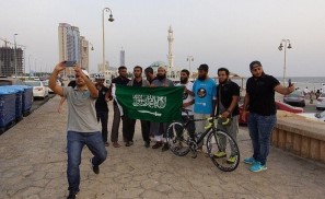 حجاج بريطانيين سافروا السعودية بالدراجات