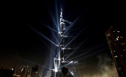 برج خليفة هيدخل موسوعة جينيس بألعاب الليزر في راس السنة